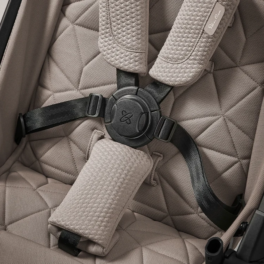 <h2>Compact, freestanding fold</h2>